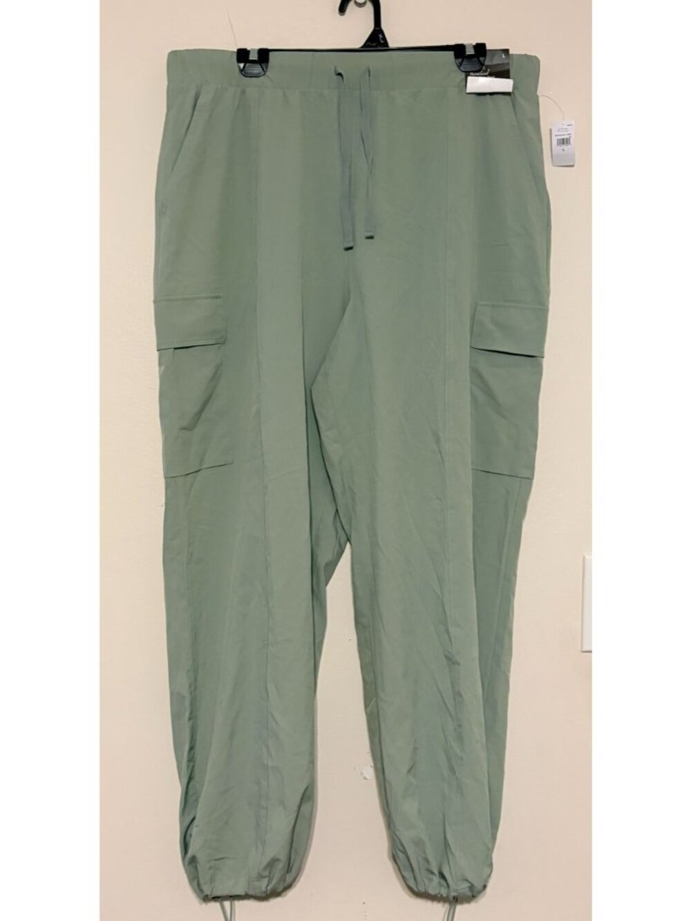 New NWT GapFit Runaround Parachute Pant Sage Green Mid-Rise Size Large